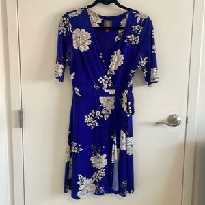 Vince Camuto Short Sleeve Blue Floral Wrap Dress Size 8